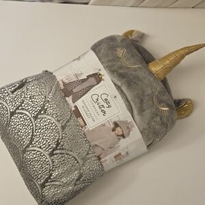 Cozy Critter Hooded Unicorn Plush Blanket